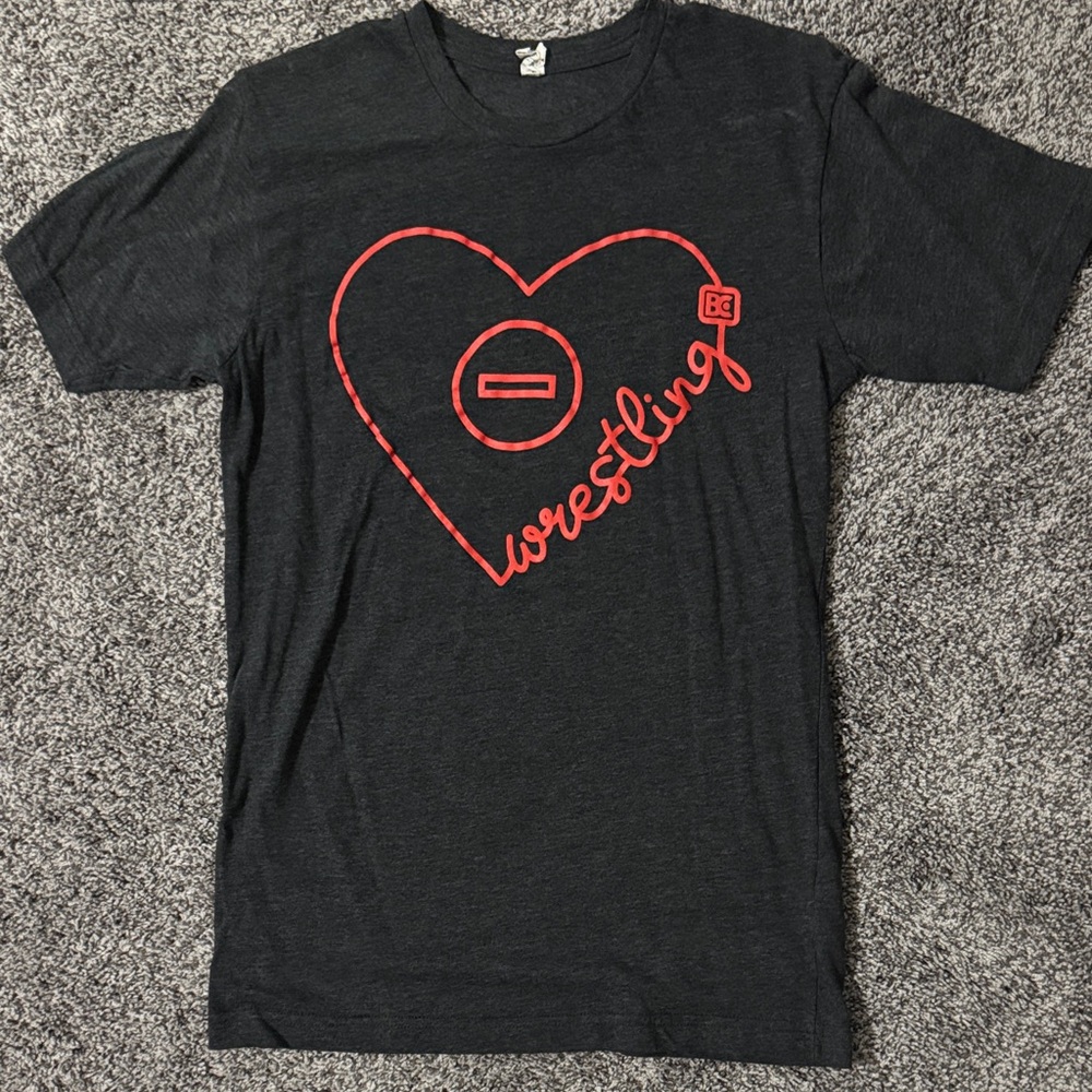 Women’s small Charcoal Wrestling Heart Graphic Tee